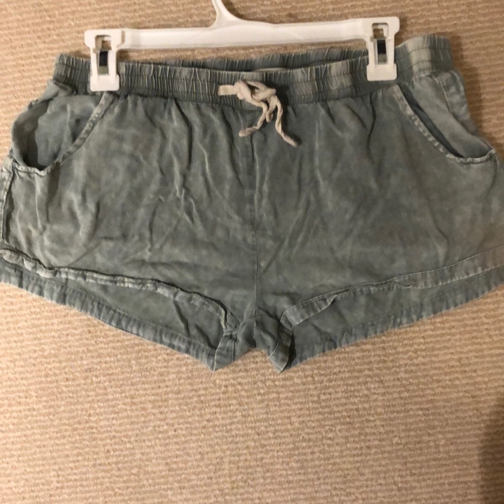 Jean imitation green shorts